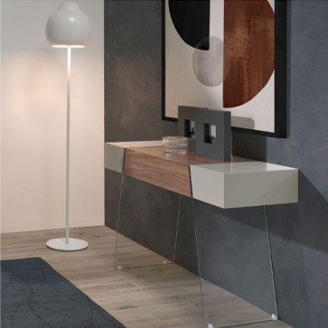 Consolle rettangolare dal design moderno realizzata in legno impiallacciato noce, tavolo soggiorno con gambe in vetro temperato e cassetto a scomparsa. 