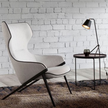 Poltrona soggiorno con seduta e schienale rivestiti in tessuto grigio. Poltrone salone con gambe in acciaio inox nero.