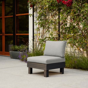 Poltrona Keter da giardino in resina, poltrone terrazzo grigio per esterno con cuscini per seduta e schienale sfoderabili.