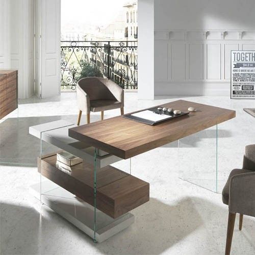 Scrivania ufficio dal design moderno con piano in legno noce