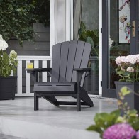 Sedia Alpine Adirondack grafite per esterno. Sedie in resina grigia ideale in giardino e terrazzo.