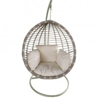 Poltrona dondolo sospesa da giardino in rattan con struttura in metallo colore grigio opaco. Poltrone sospese per terrazzo esterno, ideali anche per interni.