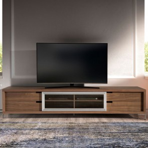 Mobile porta TV soggiorno con struttura in legno di noce naturale e vetro temperato, mobili credenza salone con gambe in acciaio inox cromato.
