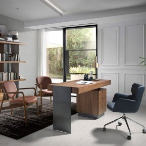 Scrivania ufficio dal design moderno in legno di noce naturale. Scrivanie casa con gambe in acciaio inox lucido e cassettiera.