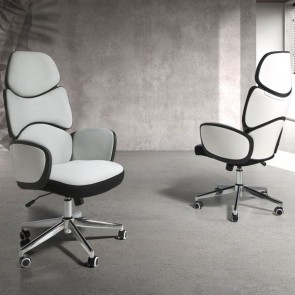 Sedia da ufficio girevole con seduta rivestita in tessuto grigio chiaro e schienale in pvc bianco lucido. Poltrona dotata di braccioli 