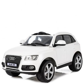 Macchina elettrica per bambini Audi Q5 12V con telecomando e display elettronico. Fuoristrada SUV elettrico colore bianco per bambino con retromarcia