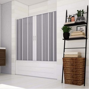 Box vasca con apertura centrale scorrevole in PVC bianco. Cabina sopravasca da bagno a soffietto alta 150 cm con estensibilità 170÷140 cm.