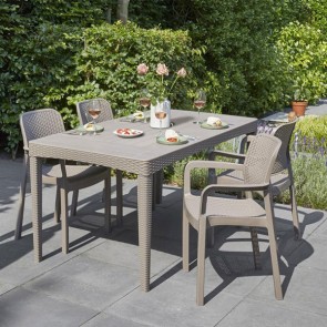 Tavolo da giardino cappuccino in resina antiurto, tavoli da esterno effetto rattan per balconi e terrazzi. Dimensioni 160x90x74h cm 