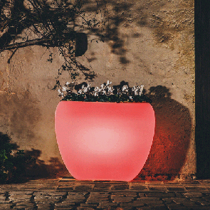 Vaso luminoso da giardino in resina bianca per esterno. Vasi luminosi da interno illuminati di luce rossa, ideale per le piante del terrazzo.