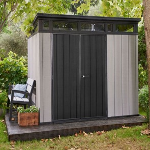 Casetta Keter da giardino in resina grigia. Casette con innovativi pannelli duotech, ideale per riporre biciclette o qualsiasi attrezzi da giardino.