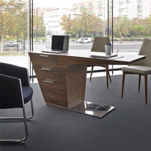 Scrivania ufficio dal design moderno in legno di noce naturale. Scrivanie casa con base in acciaio inox cromato.