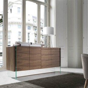 Credenza Angel Cerdà in legno e fianchi in vetro temperato. Credenze mobile con 4 ante e ripiani in noce, ideale in soggiorno e sala da pranzo. 