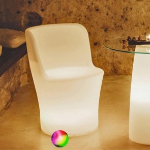 Poltrona outdoor da giardino in resina con LED RGB e batteria ricaribile. Poltroncina in polietilene di colore bianco per esterno, poltrone e sedia ideali per il terrazzo di casa.