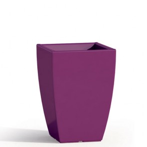 Vaso da giardino in resina viola per esterno. Vasi da interno design in polietilene, ideale per le piante e fiori del terrazzo. Dimensioni 50hx33x33 cm.