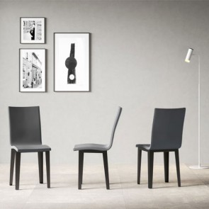 Sedia cucina in similpelle antracite  con gambe coniche in metallo. Sedie ufficio design da scrivania, poltroncina con seduta imbottita, ideale anche in soggiorno.