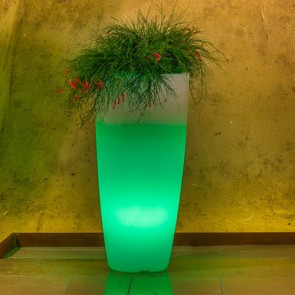 Vaso luminoso da giardino in resina bianca per esterno. Vasi luminosi da interno illuminati di luce verde, ideale per le piante del terrazzo.