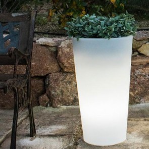 Vaso luminoso a led solare in polietilene bianco per esterno da giardino. Vasi luminosi a batteria senza fili da interno con telecomando e sensore crepuscolare