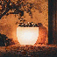 Vaso luminoso da giardino in resina bianco per esterno. Vasi luminosi da interno illuminati di luce bianca, ideale per le piante del terrazzo. Dimensioni 100x30x80H.