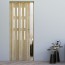 Porte interne a soffietto moderne, porta a scomparsa colore rovere cognac chiaro con vetro satinato per gli interni della casa. Dimensioni 88,5x214 cm