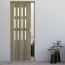 Porte interne a soffietto moderne, porta a scomparsa colore rovere cognac scuro con vetro satinato per gli interni della casa. Dimensioni 88,5x214 cm